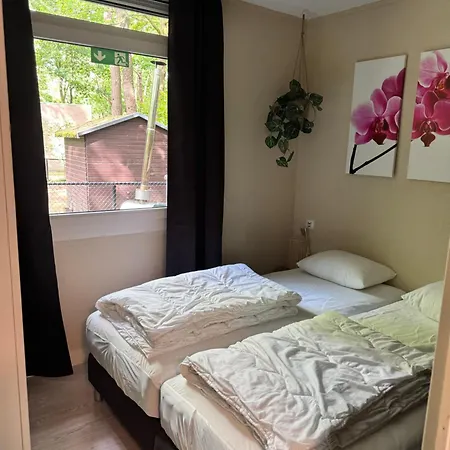 Dağ evi Infinity Met Hottub Op Jocomo Park Lanaken